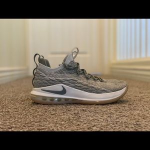 Men’s Basketball Shoes - Nike Lebron 15 Low